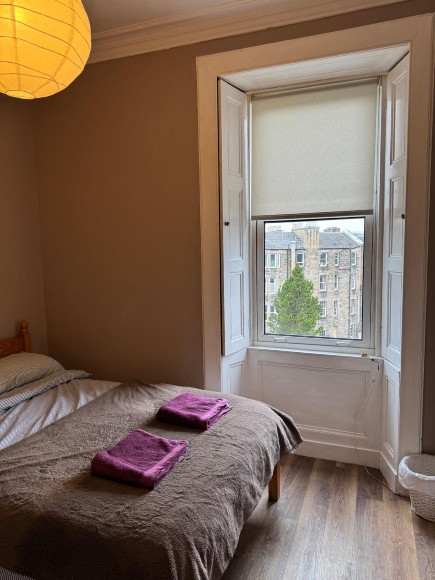 Central Room In Historic Tenement Shared Apartment Near Old Town Edinburg Exteriör bild